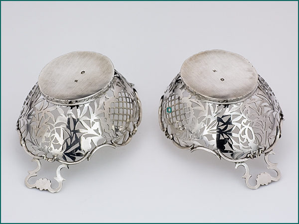 Een stel zilveren bonbonmandjes uit 1914-4725