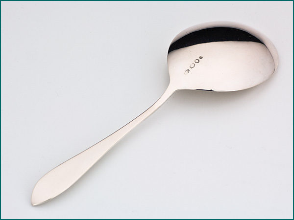 Zilveren puntfilet brijlepel uit 1928-4156