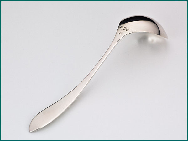 Zilveren puntfilet compotelepel uit 1921-4390