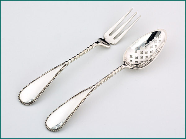 Zilveren zuurcouvert met parelrand in etui uit 1900-4245