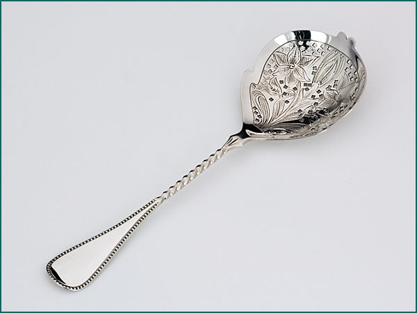 Zilveren natfruitschep met parelrand uit 1907-0
