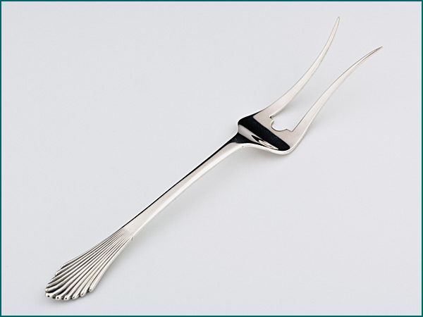 Zilveren vleesdienvork waaiermotief uit 1910-0