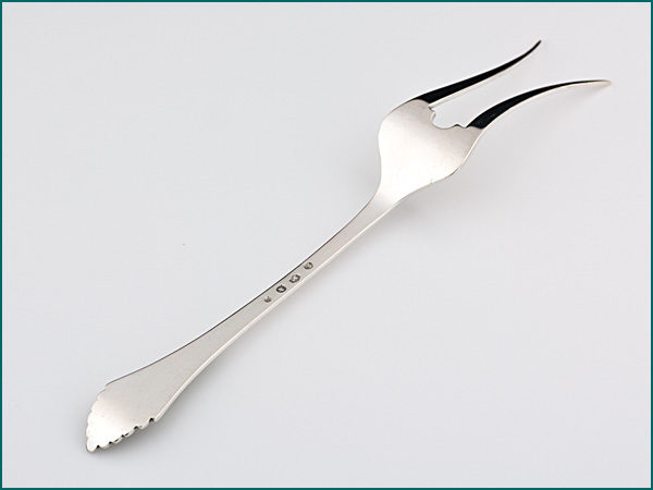 Zilveren vleesdienvork waaiermotief uit 1910-4424