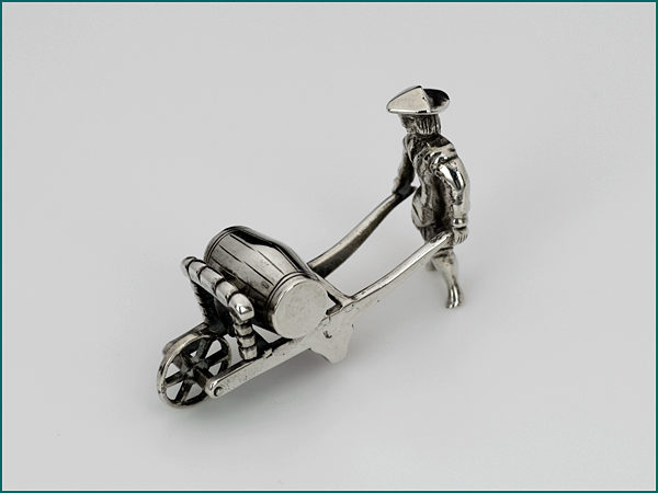 Zilveren miniatuur man met handkar 1864-1900-0