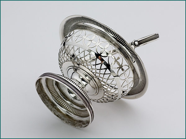 Zilveren kluwenmandje uit 1841-7260