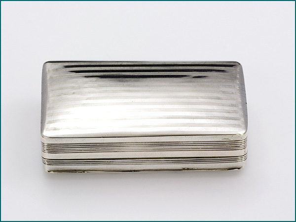 Zilveren snuifdoos met gravering uit 1852-3531