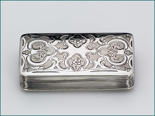 Zilveren snuifdoosje met gravering uit 1853-0