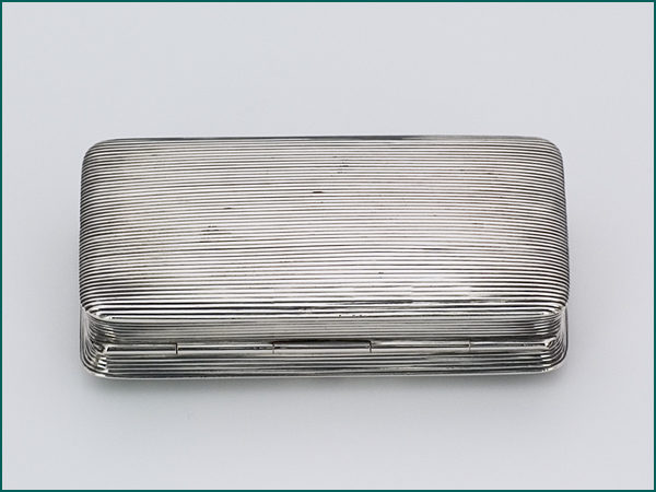 Zilveren snuifdoosje met gravering uit 1853-6326