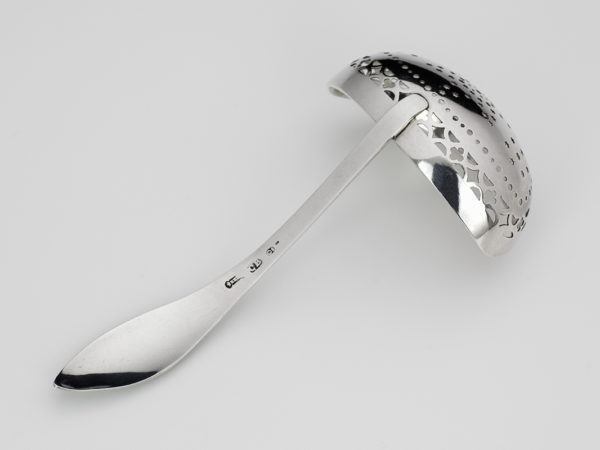 Zilveren suikerstrooilepel 1779-1811-10342