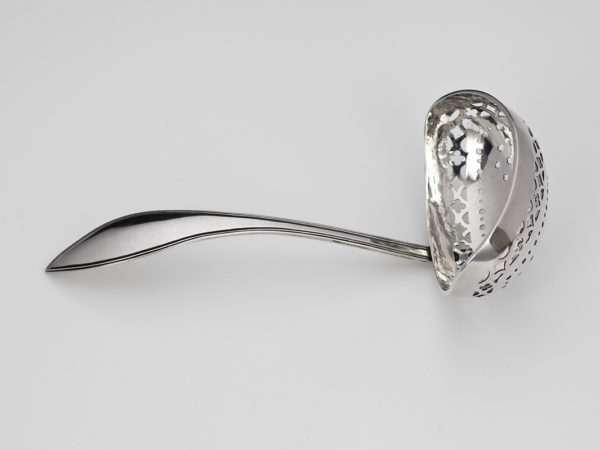 Zilveren suikerstrooilepel 1779-1811-10344
