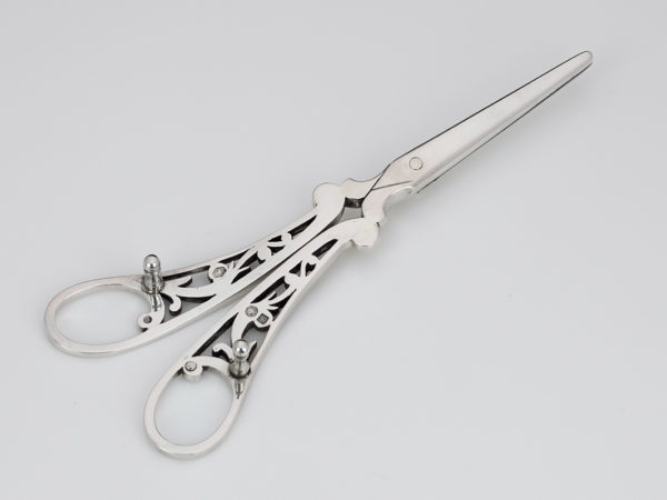 Zilveren druivenschaar uit 1907-10684