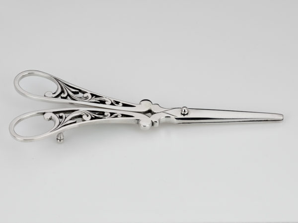Zilveren druivenschaar uit 1907-10682