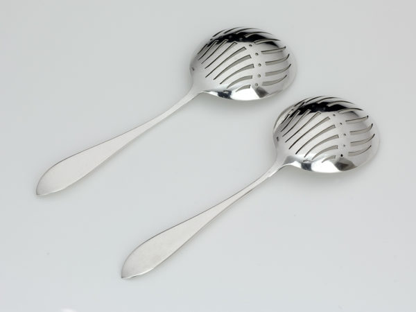 Stel zilveren puntfilet natfruit/strooilepels 1906-1924-11051