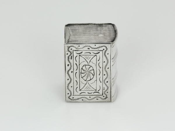 Zilveren boekvormig doosje uit 1793-11463