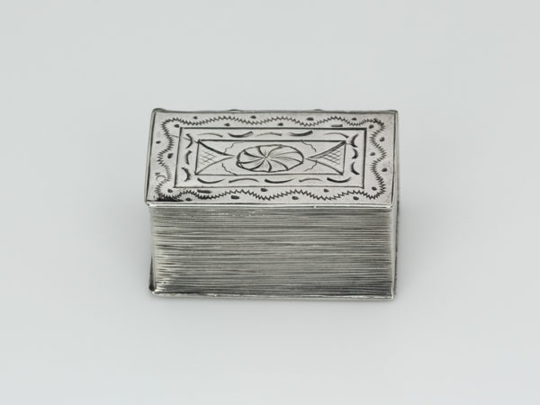 Zilveren boekvormig doosje uit 1793-11464
