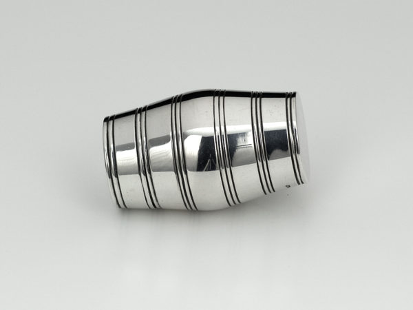 Zilveren doosje in de vorm van een ton 1878-1905-11765