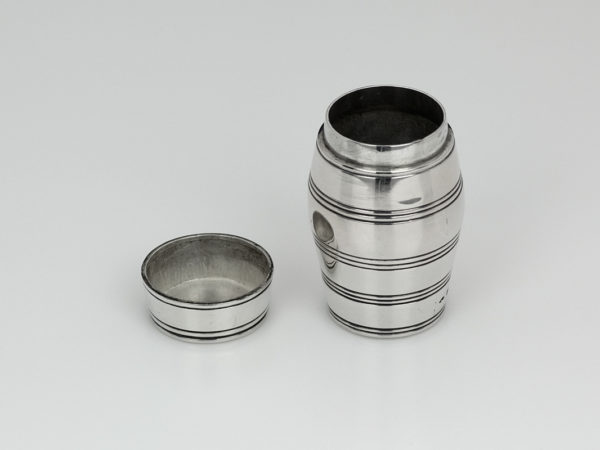 Zilveren doosje in de vorm van een ton 1878-1905-11766