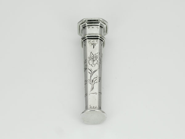 Zilveren knipkoker met gravering uit 1777-11849