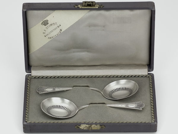 Stel zilveren strooi/natfruitlepeltjes model luxe parelrand in etui 1906-1924-0