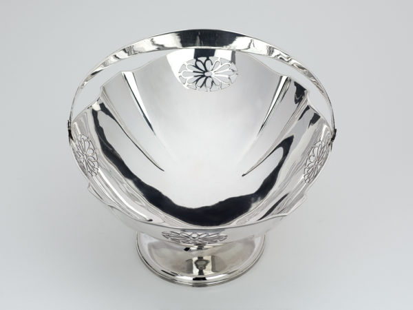 Zilveren opengewerkte hengselschaal uit 1927-12297