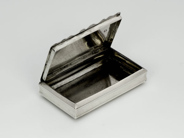 Zilveren snuifdoosje met gravering uit 1855-12237