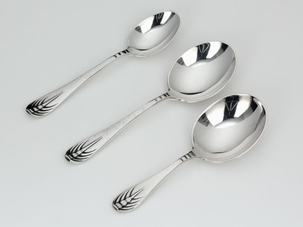 14 delige lepelset met gehamerde steel in etui 1925-1953-12485