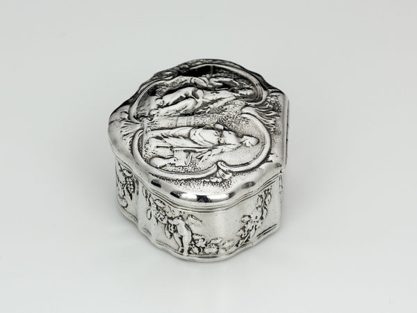 Zilveren snuifdoos uit 1779-12551
