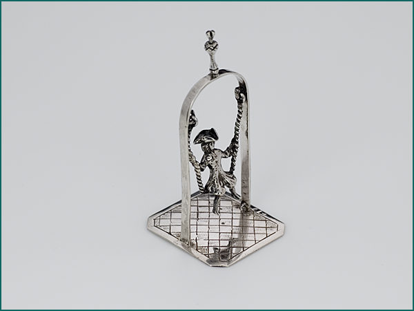 Zilveren miniatuur schommel uit 1735-0