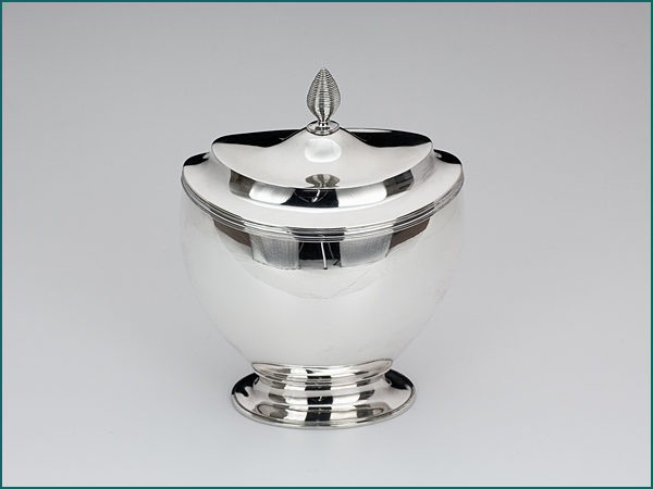 Zilveren theebus gemaakt tussen 1916-1920-0