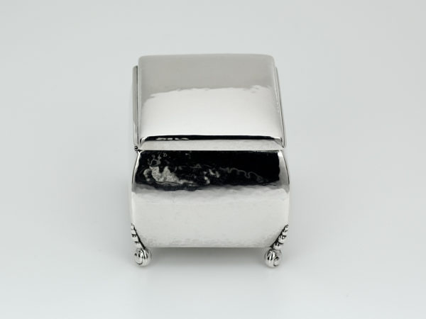 Zilveren gehamerde trommel op pootjes-12680