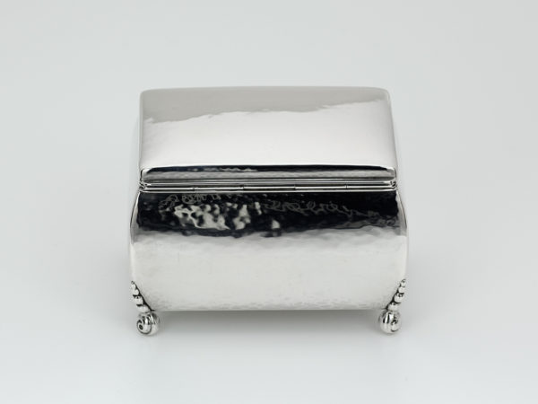 Zilveren gehamerde trommel op pootjes-12682