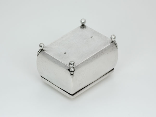 Zilveren gehamerde trommel op pootjes-12677