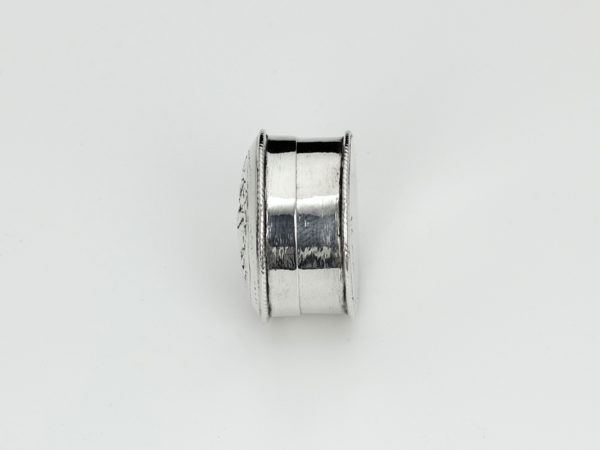 Klein zilveren wasdoosje uit 1750-12908