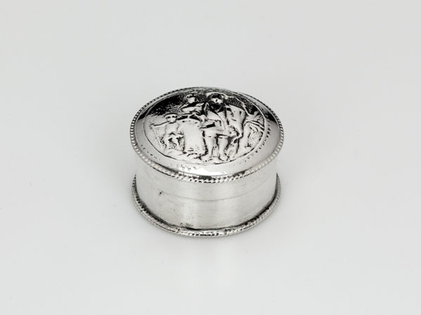 Klein zilveren wasdoosje uit 1750-0