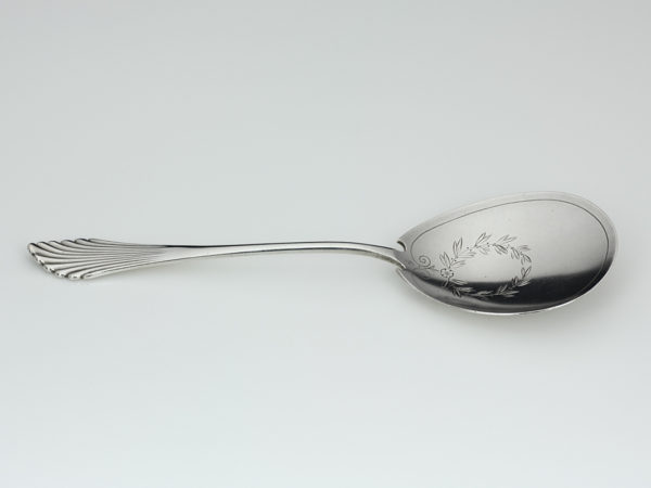 Zilveren ijsdienschep model waaier uit 1913-13046