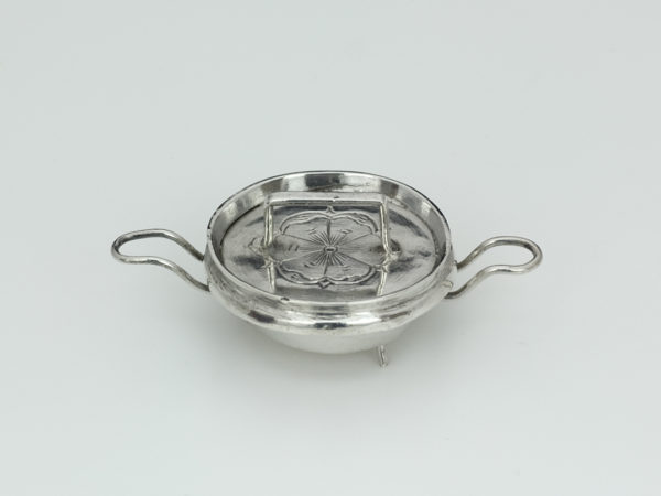 Zilveren miniatuur taartpan 17e eeuws-0