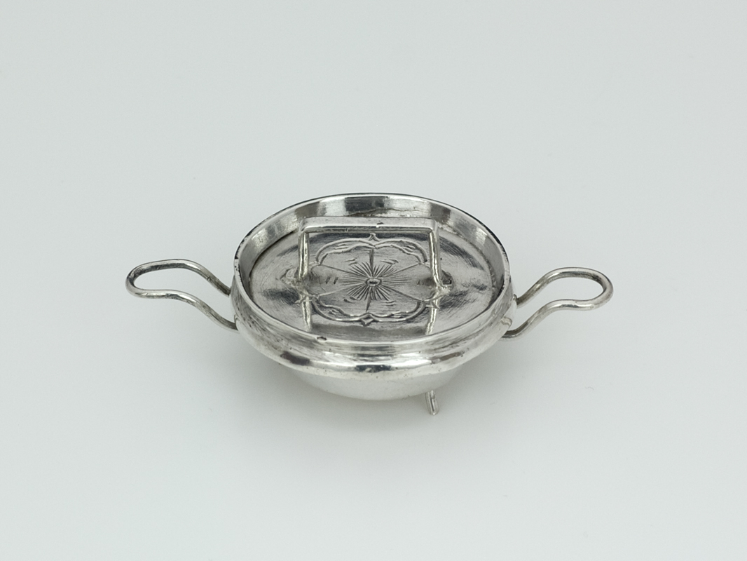 stap rit Fabel Zilveren miniatuur taartpan 17e eeuws - Brevordia Antiek
