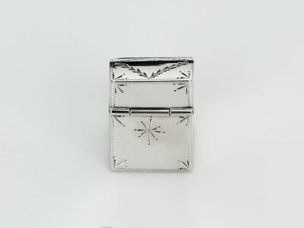 Zilveren loddereindoosje in de vorm van een secretaire 1883-1904-13273