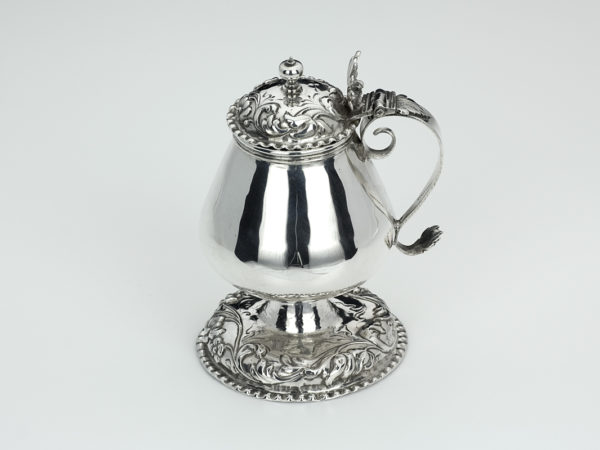 Zilveren mosterdpot uit 1711-13241