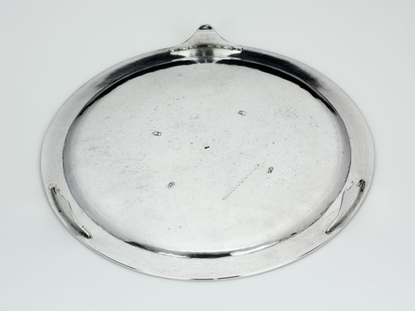 Zilveren cabaret met gegraveerde rand op pootjes uit 1797 (Den Haag)-13360