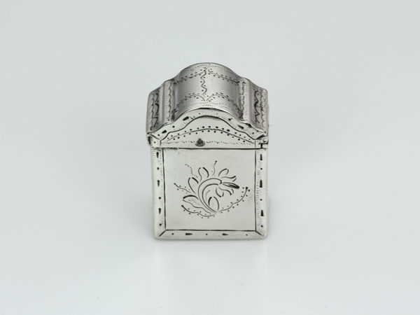 Zilveren loddereindoosje in de vorm van een kabinet 1810-1813 (Franse tijd)-13407