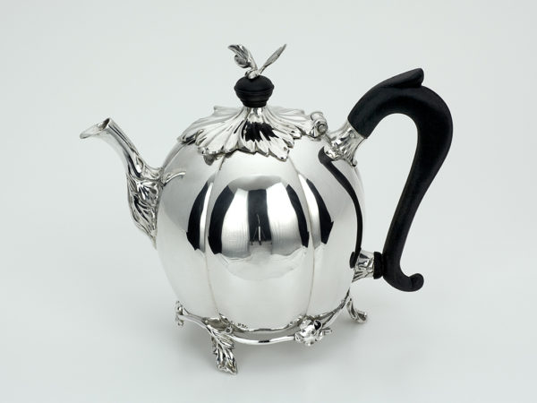 Zilveren theepot uit 1769 (Den Haag)-13833