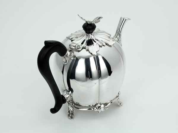 Zilveren theepot uit 1769 (Den Haag)-13838