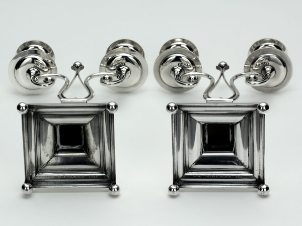 Stel zilveren tweelichtskandelaars met uitneembare bobeches uit 1905-13965