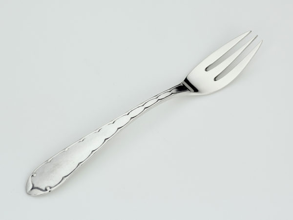 12 zilveren gebaksvorken met gehamerde steel 1906-1941-14236