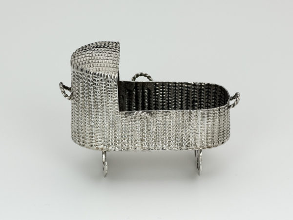 Zilveren miniatuur schommelwieg uit 1781-14088