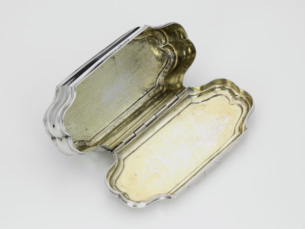 Zilveren tabaksdoos met gravering uit 1764 of 1787-14502