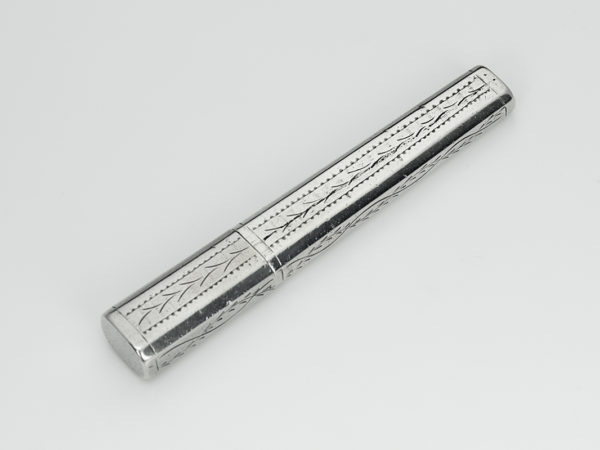 Zilveren naaldenkoker met gravering 1795-1810-14860