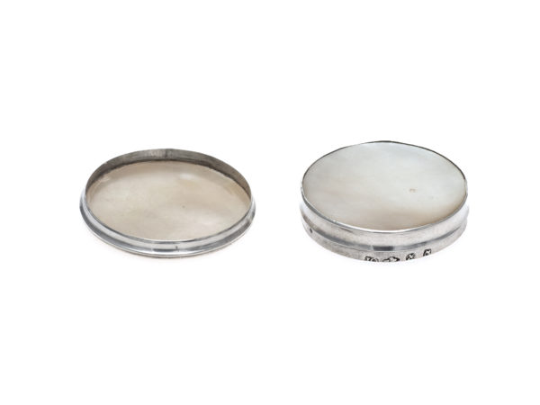 Zilveren doosje met parelmoer 1807-1809 (Leiden)-15161