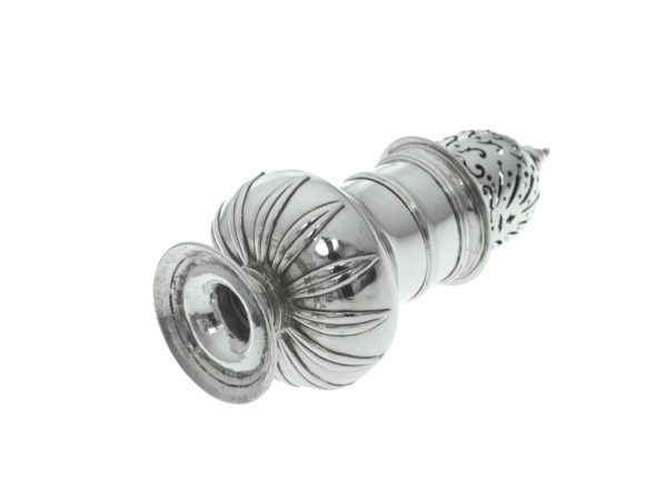 Zilveren strooibus 1e helft 18e eeuw (Zwolle)-15333